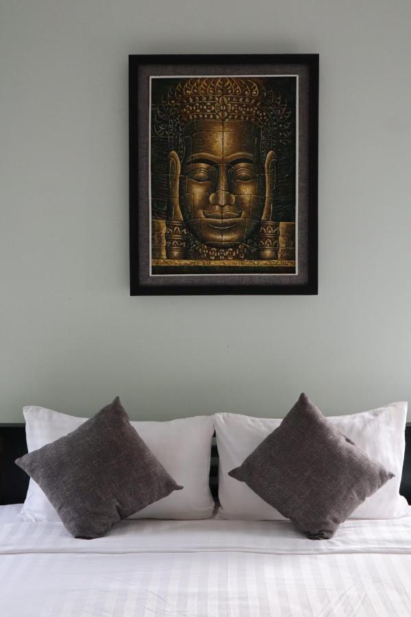 The Bygone Hotell Siem Reap Exteriör bild