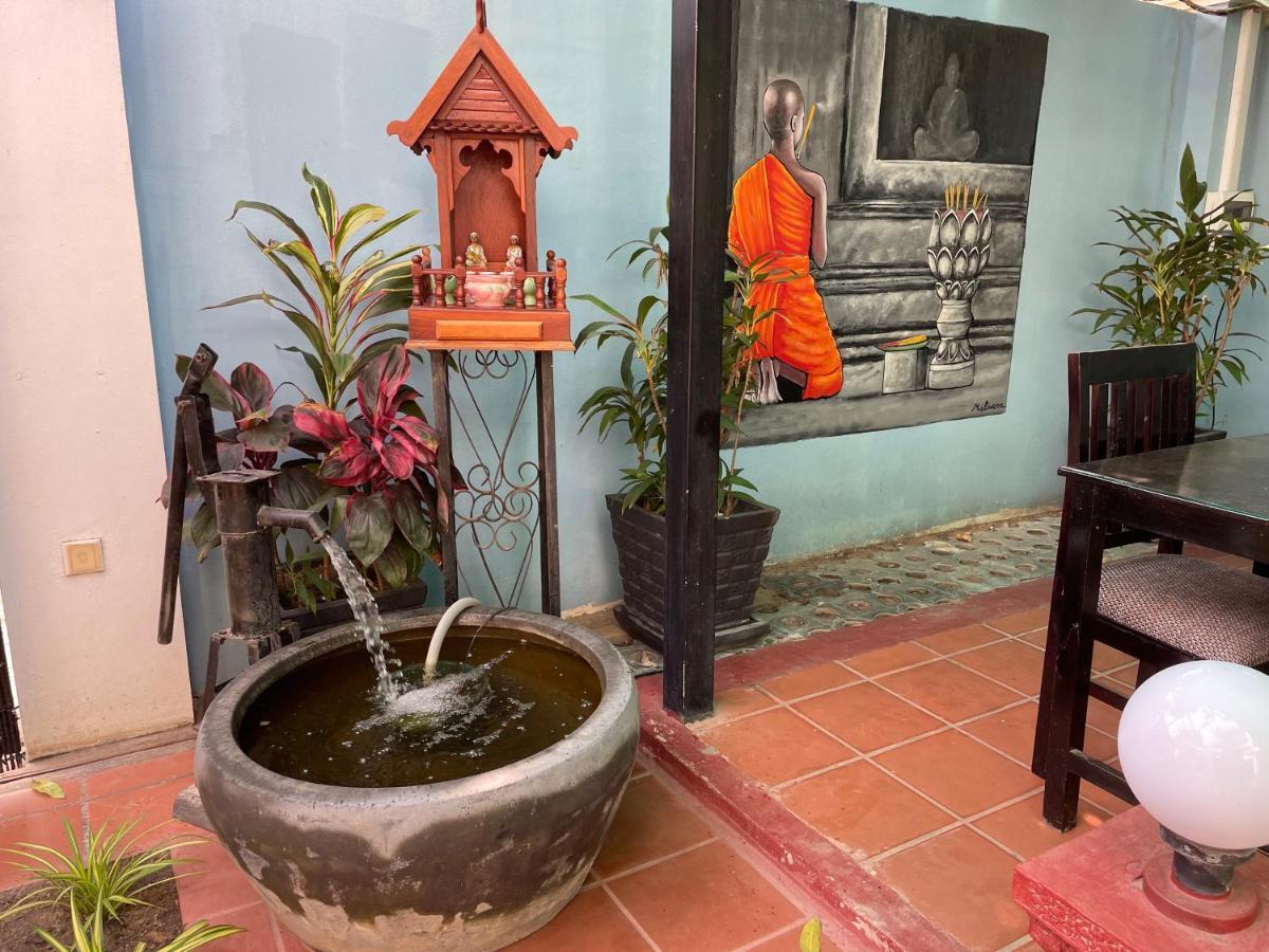 The Bygone Hotell Siem Reap Exteriör bild
