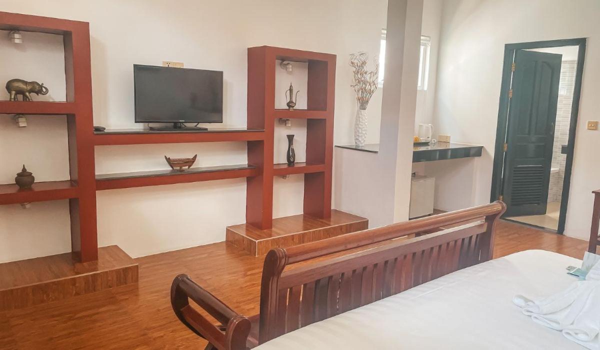 The Bygone Hotell Siem Reap Exteriör bild
