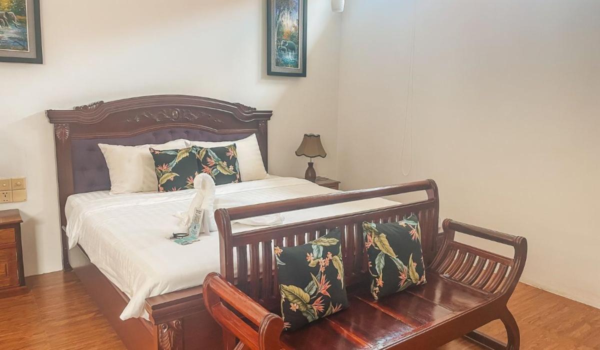 The Bygone Hotell Siem Reap Exteriör bild