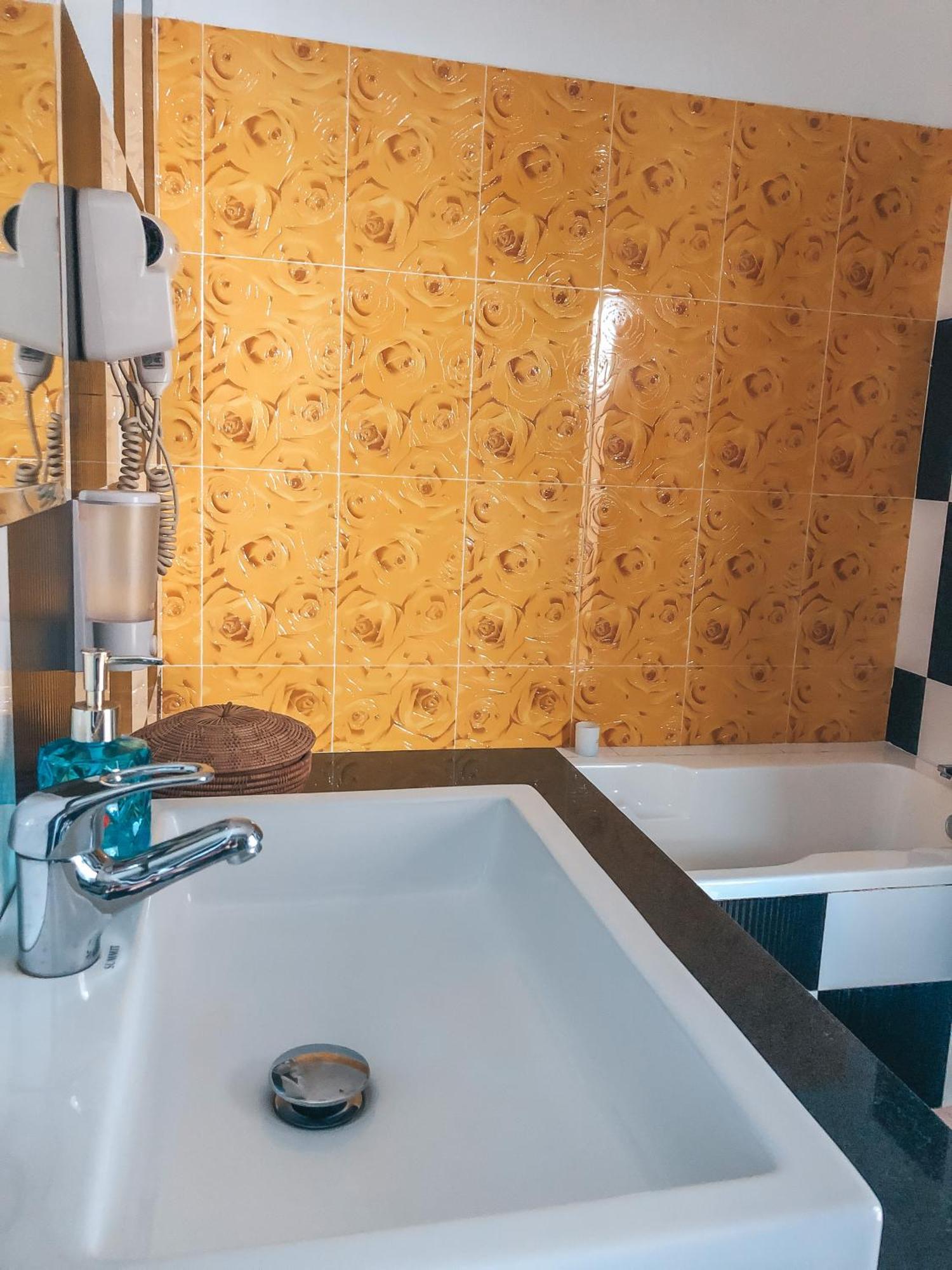 The Bygone Hotell Siem Reap Exteriör bild