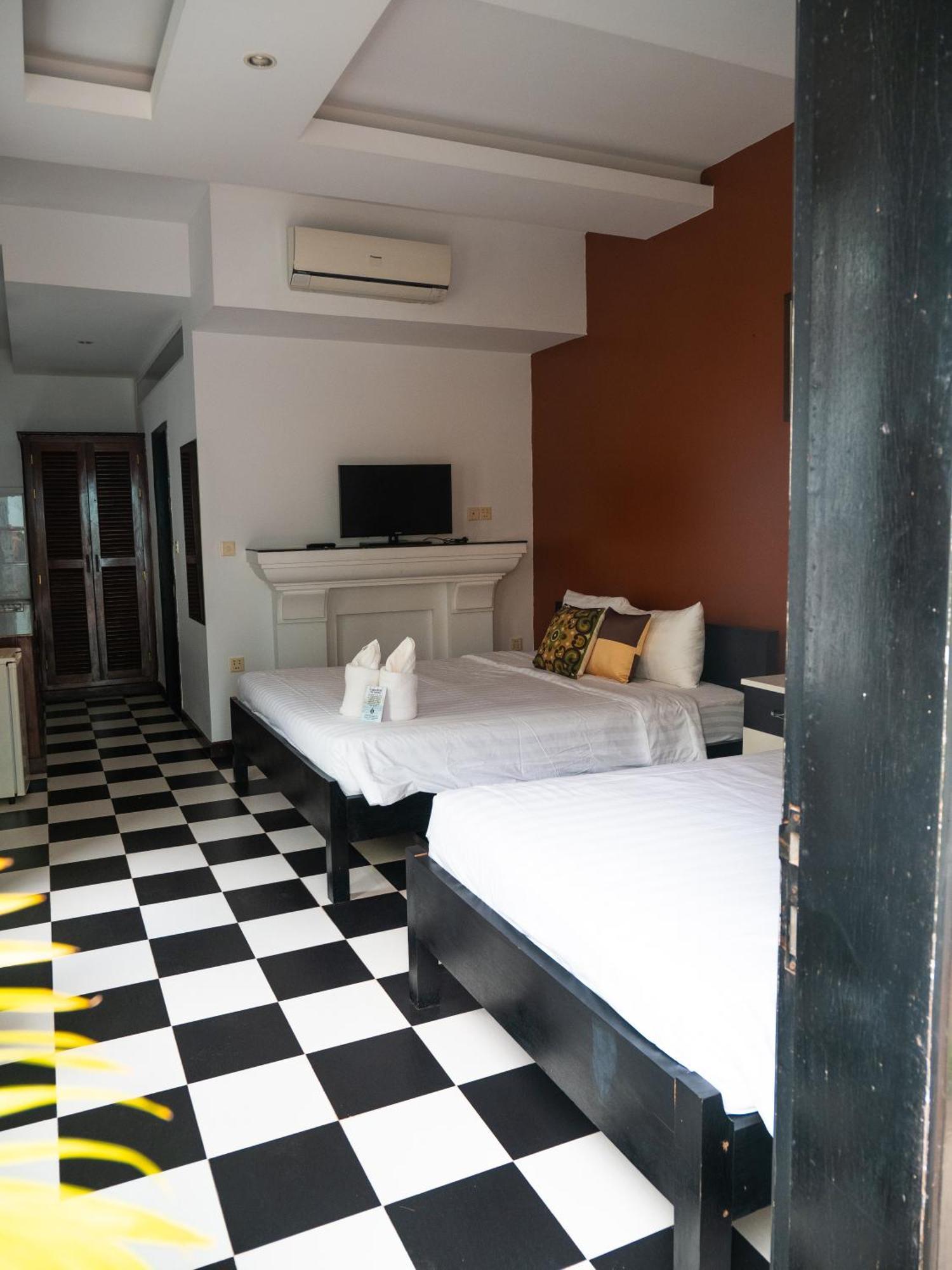 The Bygone Hotell Siem Reap Exteriör bild