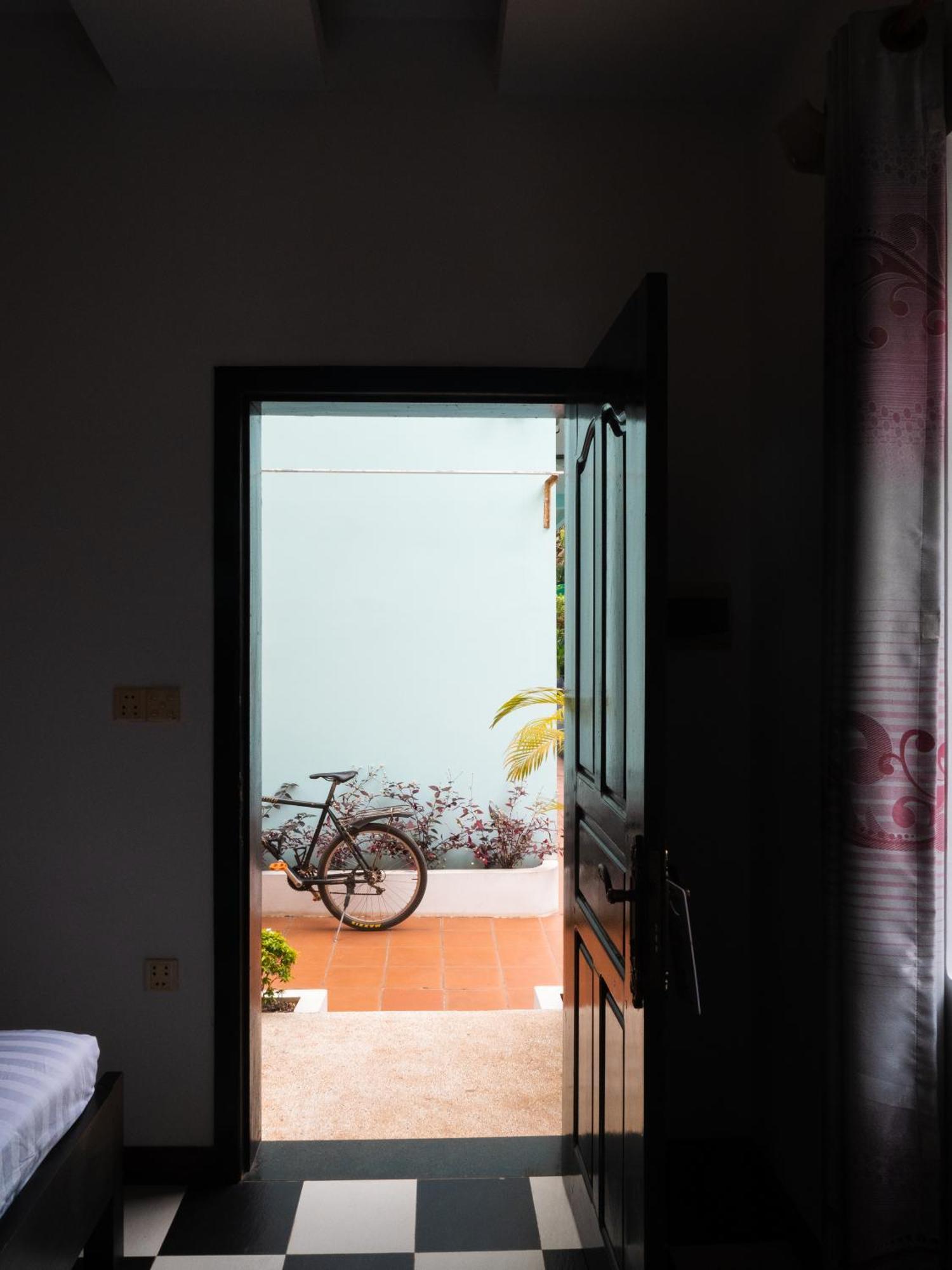 The Bygone Hotell Siem Reap Exteriör bild